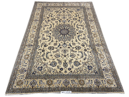 Persian Nain rug Size 6.6x9.7 Ft